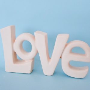 Palavra Love em Chacota 29x16 cm