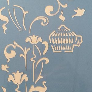 Stencil com Gaiola e Passarinhos